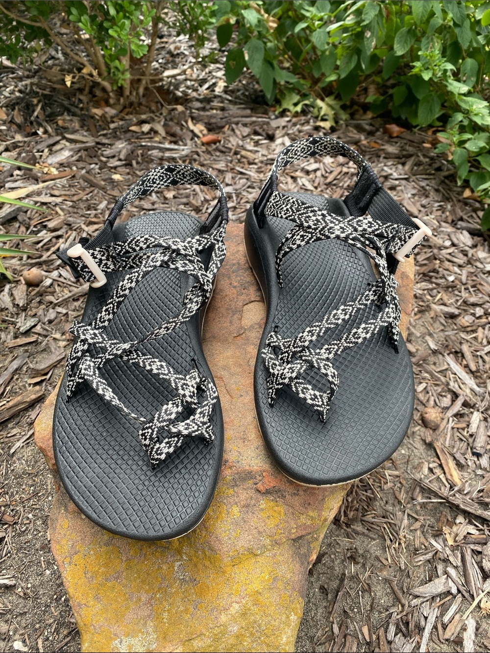 Chaco Z X2 Black & White Patterned Strap Women’s Outdoor Sandals